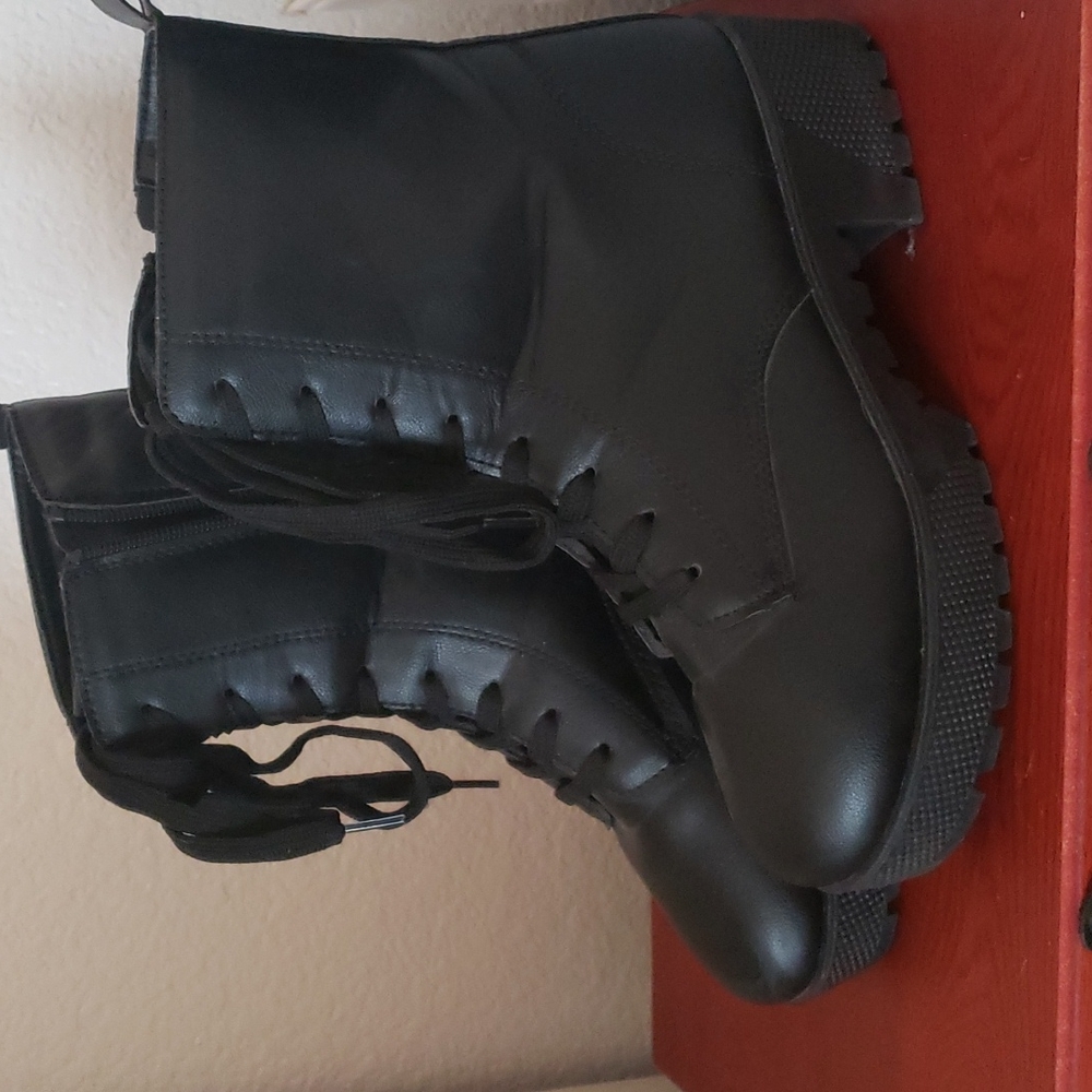 Platform heeled boots